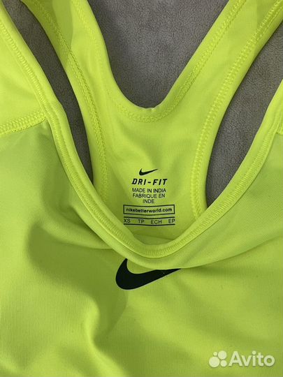 Спортивный топ Nike