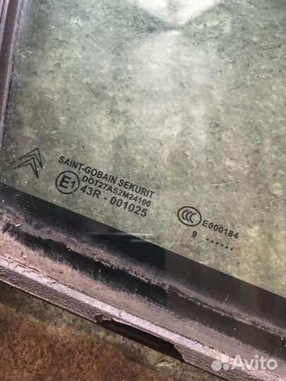 Форточка(уголок) передней правой двери Citroen C4