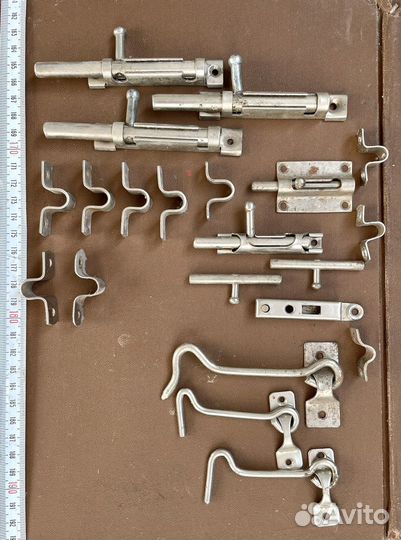 Ручки для деревянных окон, задвижки и крючки