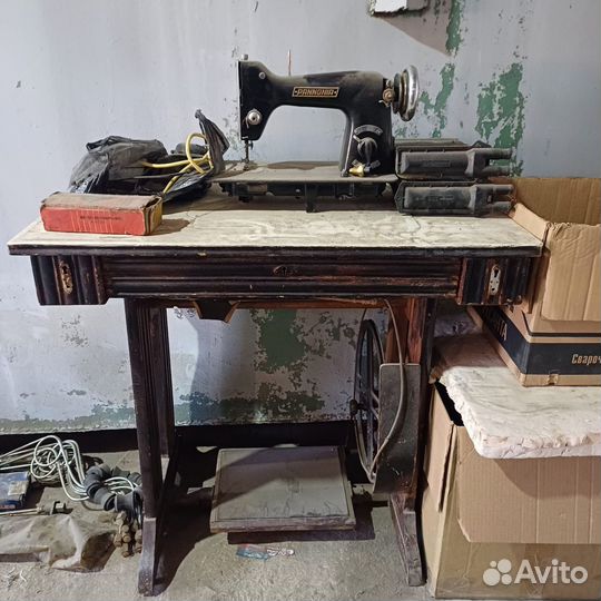 Швейная машинка Паннония