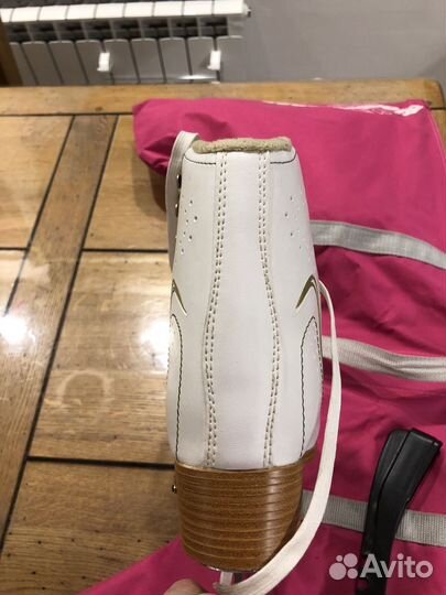 Коньки фигурные женские