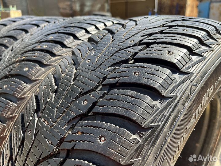 Зима Nexen 215/65 R16 Диски 5x114.3 D66.1 Duster