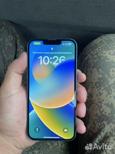 Телефон iPhone 13