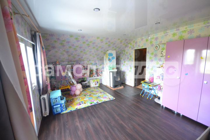 Дом 198 м² на участке 15 сот.