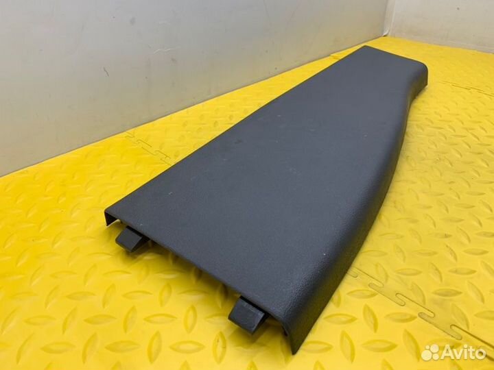 Накладка стойки ремня безопасности левая Ford