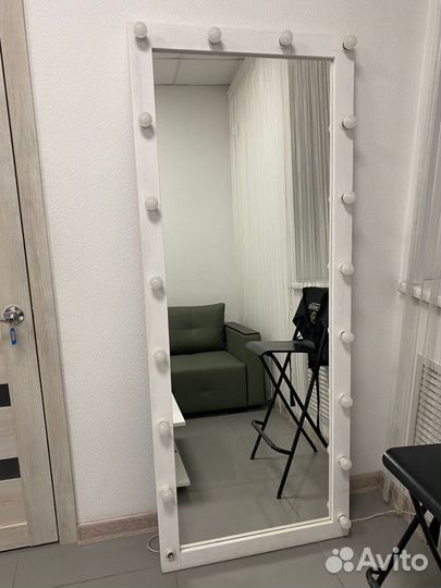 Зеркало гримерное с лампочками