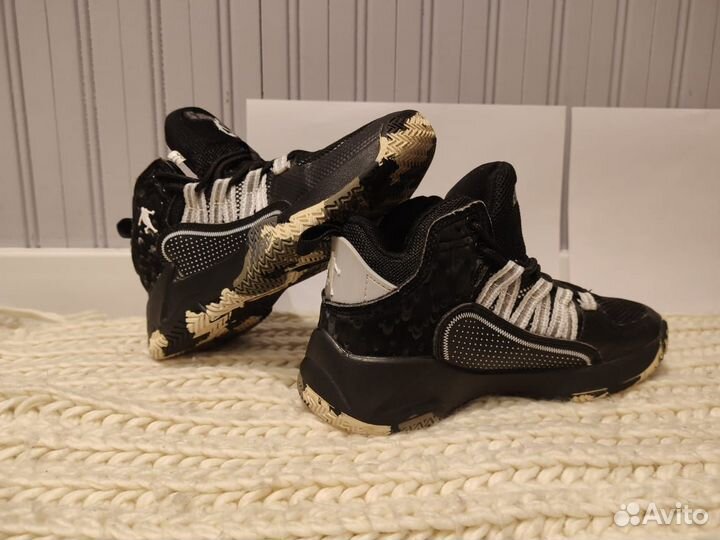 Баскетбольные кроссовки ноунейм