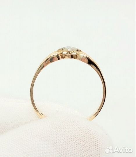Золотое кольцо с бриллиантом 18,5р