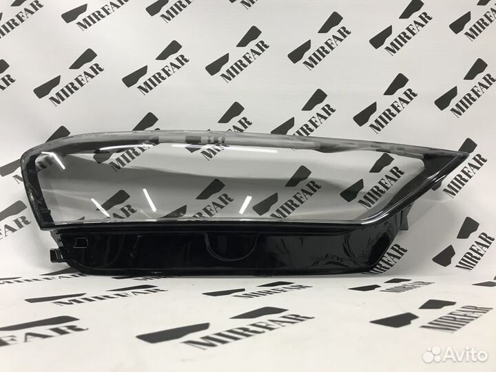 Правое стекло фары Audi A8 D5 2017-2022