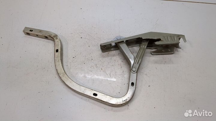 Петля крышки багажника левая Toyota Camry V40