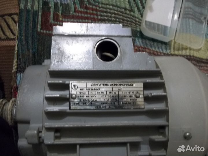 Электродвигатели 3-х фазные 370 и 180 вт 1350о/мин