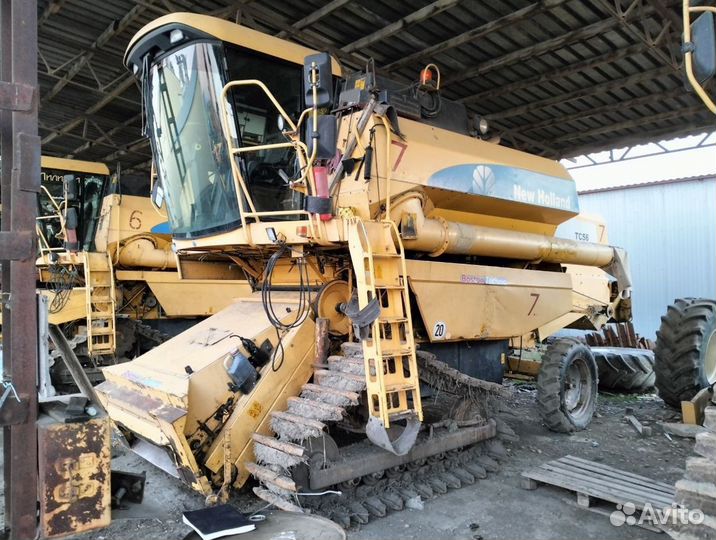 Комбайн New Holland TC 56, 2005