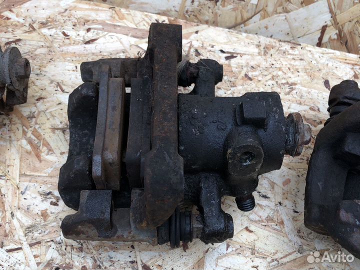 Суппорт передний задний левый правый Пежо 307