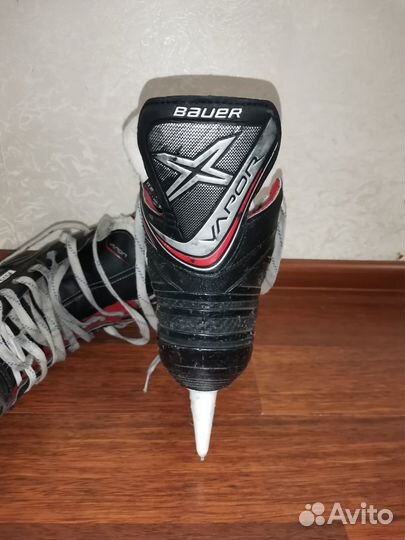 Коньки хоккейные Bauer и защита