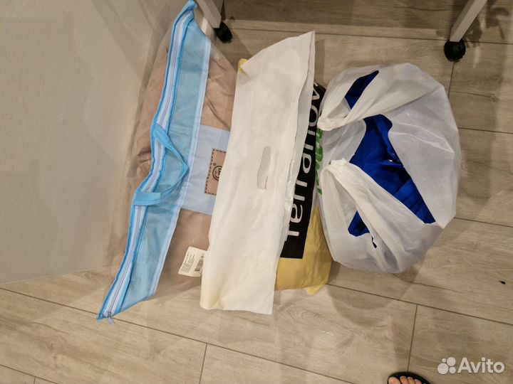 Пакет с вещами женские