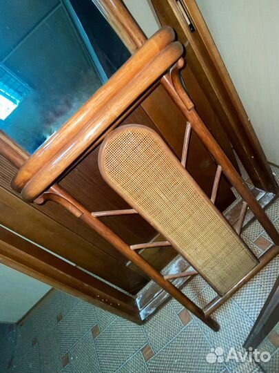 Зеркало в прихожую из ротанга