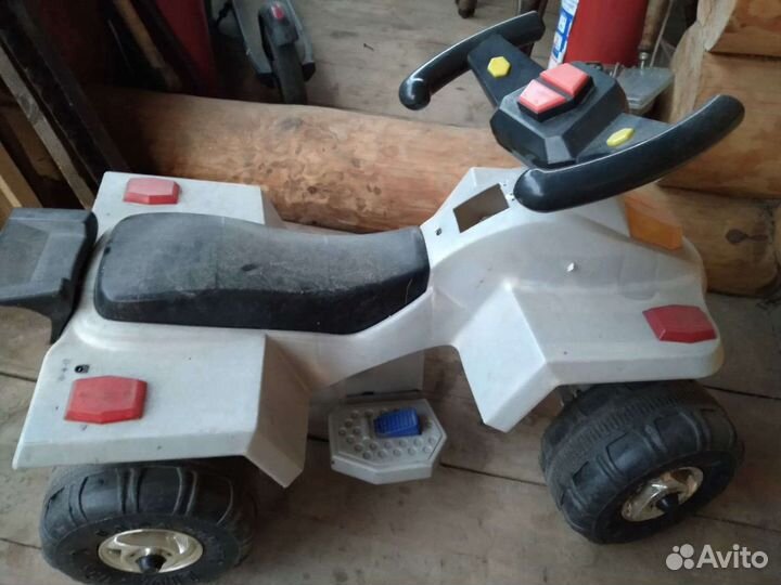 Детский квадроцикл на аккумуляторе