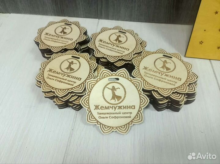 Медаль выпускнику деревянная