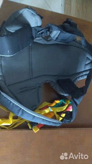 Отдам кенгурятник для малыша и возжи