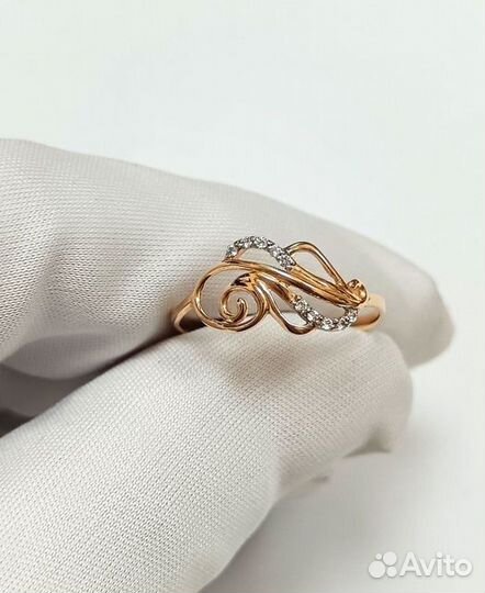 Золотое кольцо с фианитом 17р