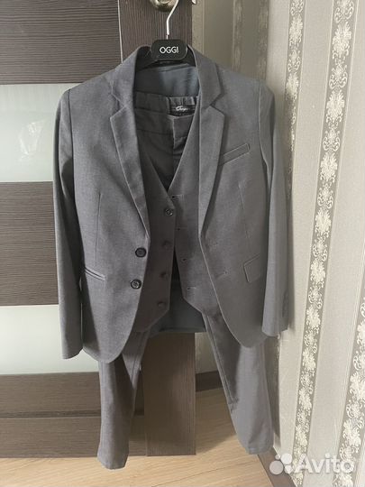 Школьный костюм для мальчика 134 серый