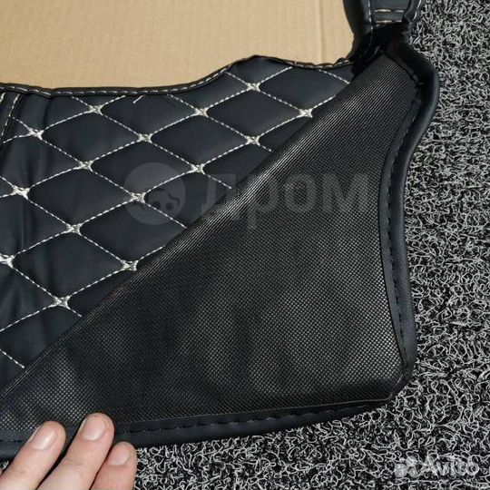 Коврики в салон 3D Toyota Land Cruiser 100 разные