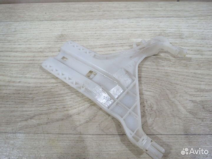 Кронштейн замка двери передний Hyundai i30 2