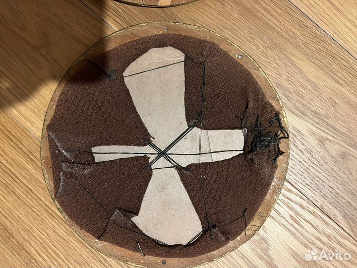 Антикварная вышивка в рамке