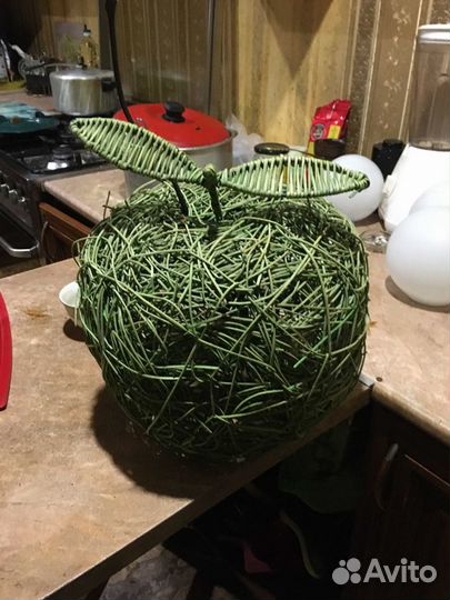 Люстра яблоко из ротанга