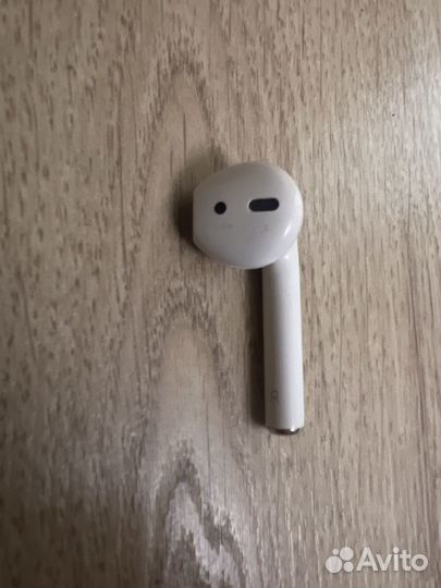 Правый беспроводной наушник airpods