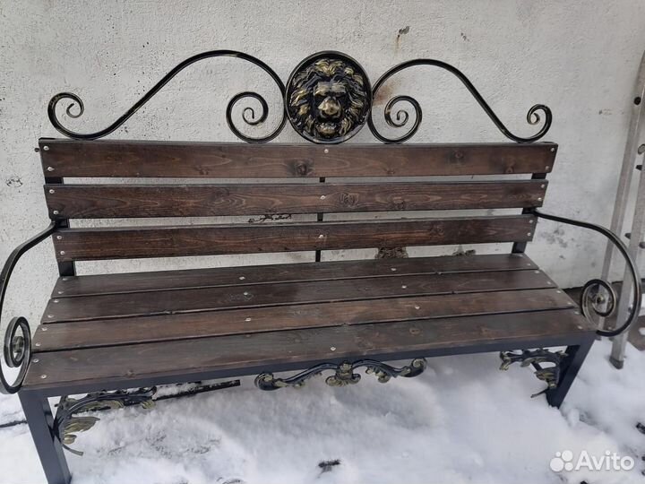 Скамейка с элементами ковки