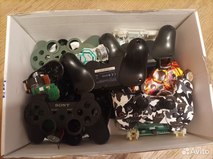 Куча деталей от джойстиков для PlayStation 3