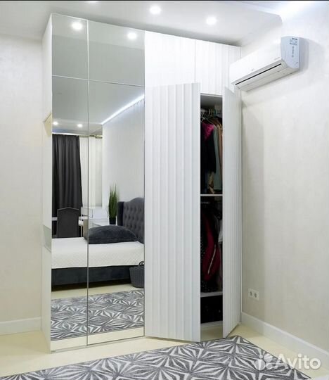 Шкаф с зеркалом