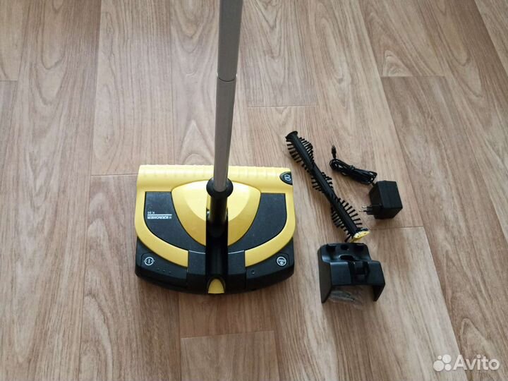 Пылесос, веник Karcher, работает от аккумулятора