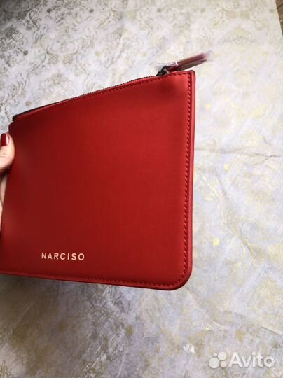 Косметичка- клатч красная narciso +набор аромата