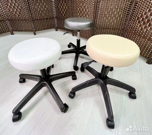 Стул для мастера педикюра, косметолога