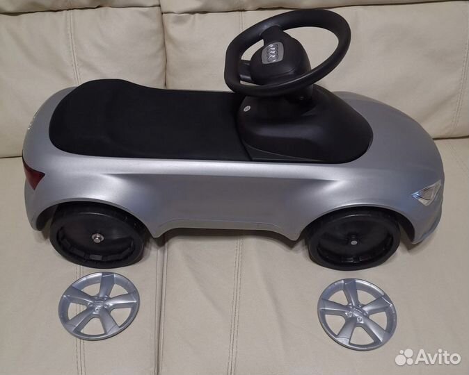 Машинка-каталка Audi