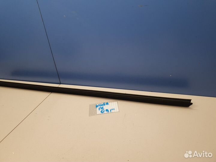 Накладка стекла передней левой двери Ford Kuga 200