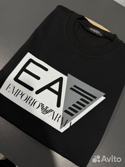 Свитшот emporio armani белый и черный
