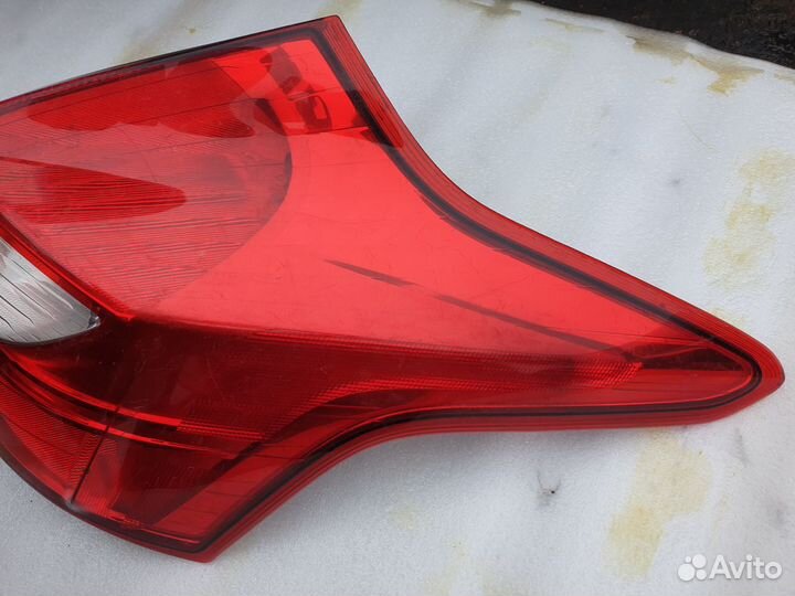 Фонарь правый Ford Focus 3 Фокус 3 хэтчбэк