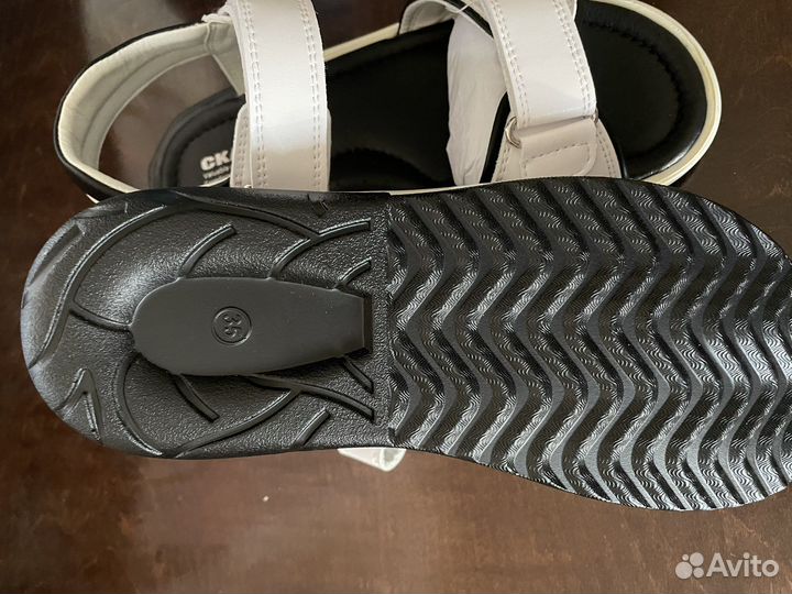 Сандали для девочки новые 35