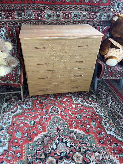 Комод и качели