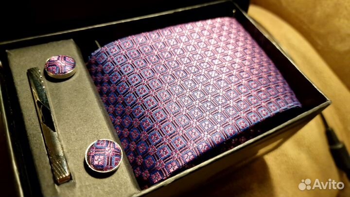 Мужской подарочный набор галстук с запонками