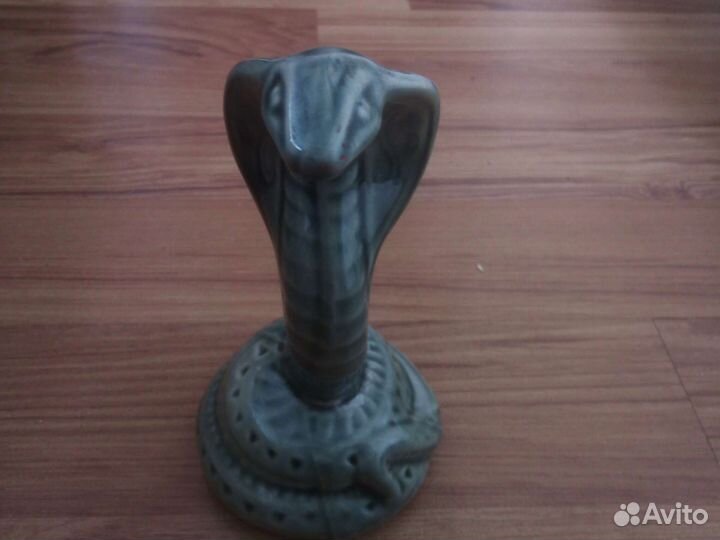 Статуэтка змея