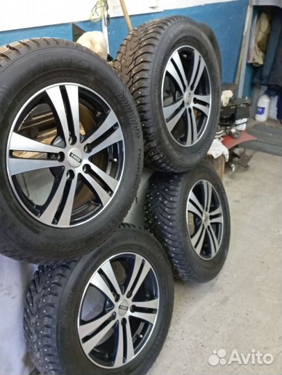 Nokian Tyres Hakkapeliitta 8 SUV 215/65 R16