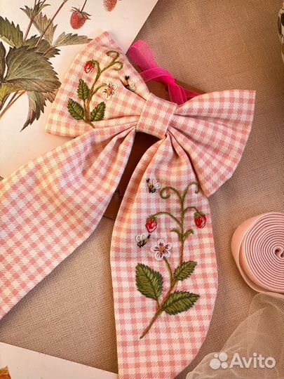 Банты с вышивкой. Ручная работа