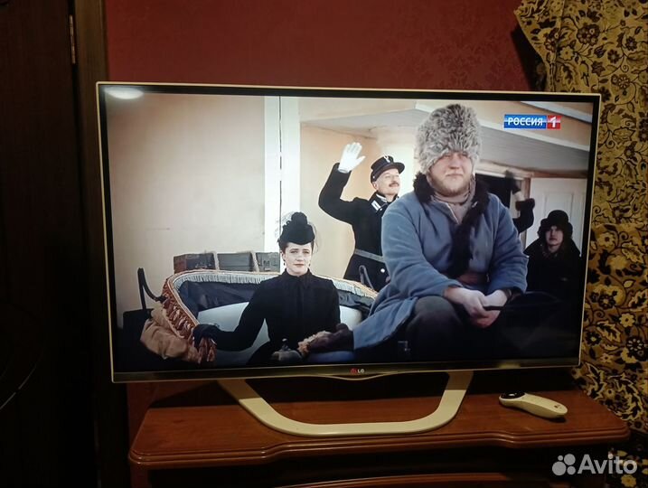 Телевизор LG 42LA667V