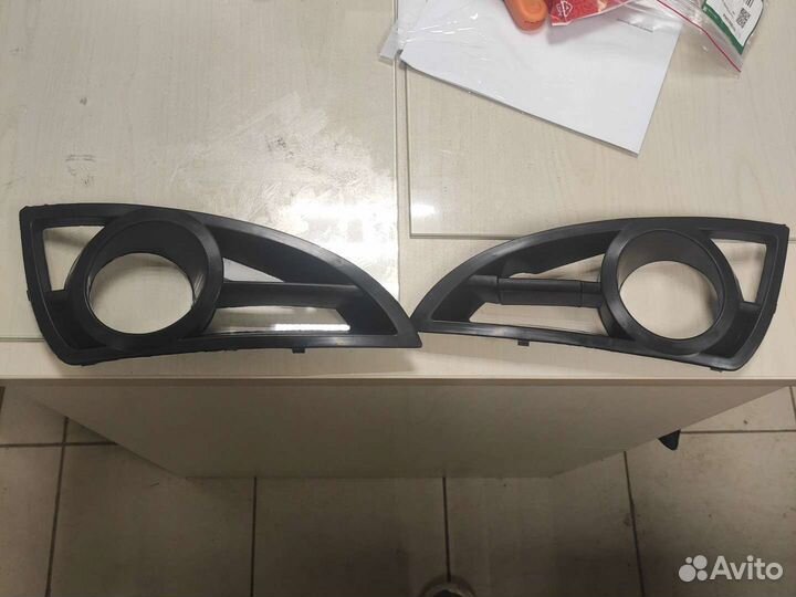 Комплект решеток противотуманных фар с хром частью