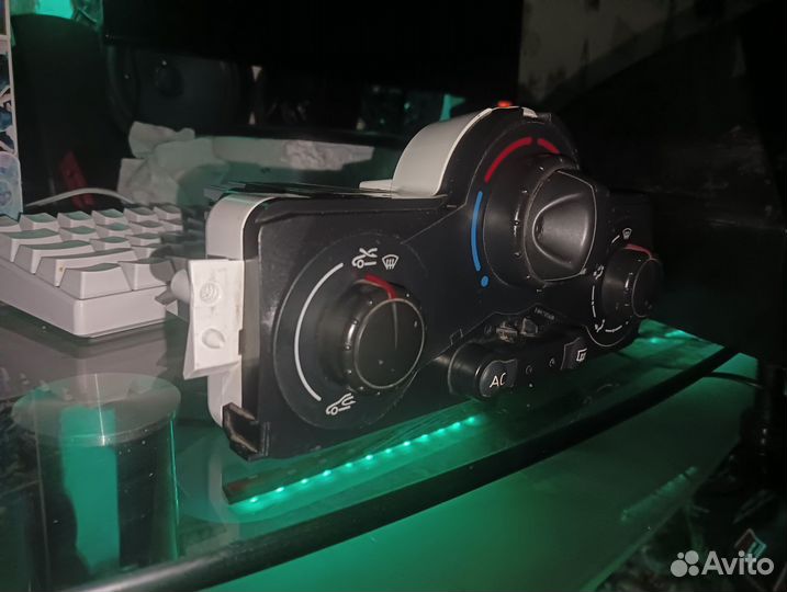 Переключатель печки на Рено Меган 2