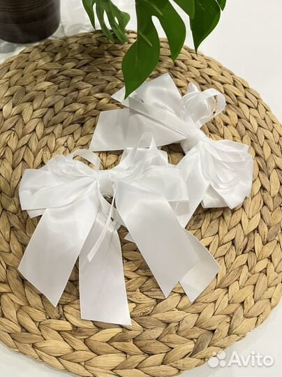 Банты для волос белые на резинке девочкам